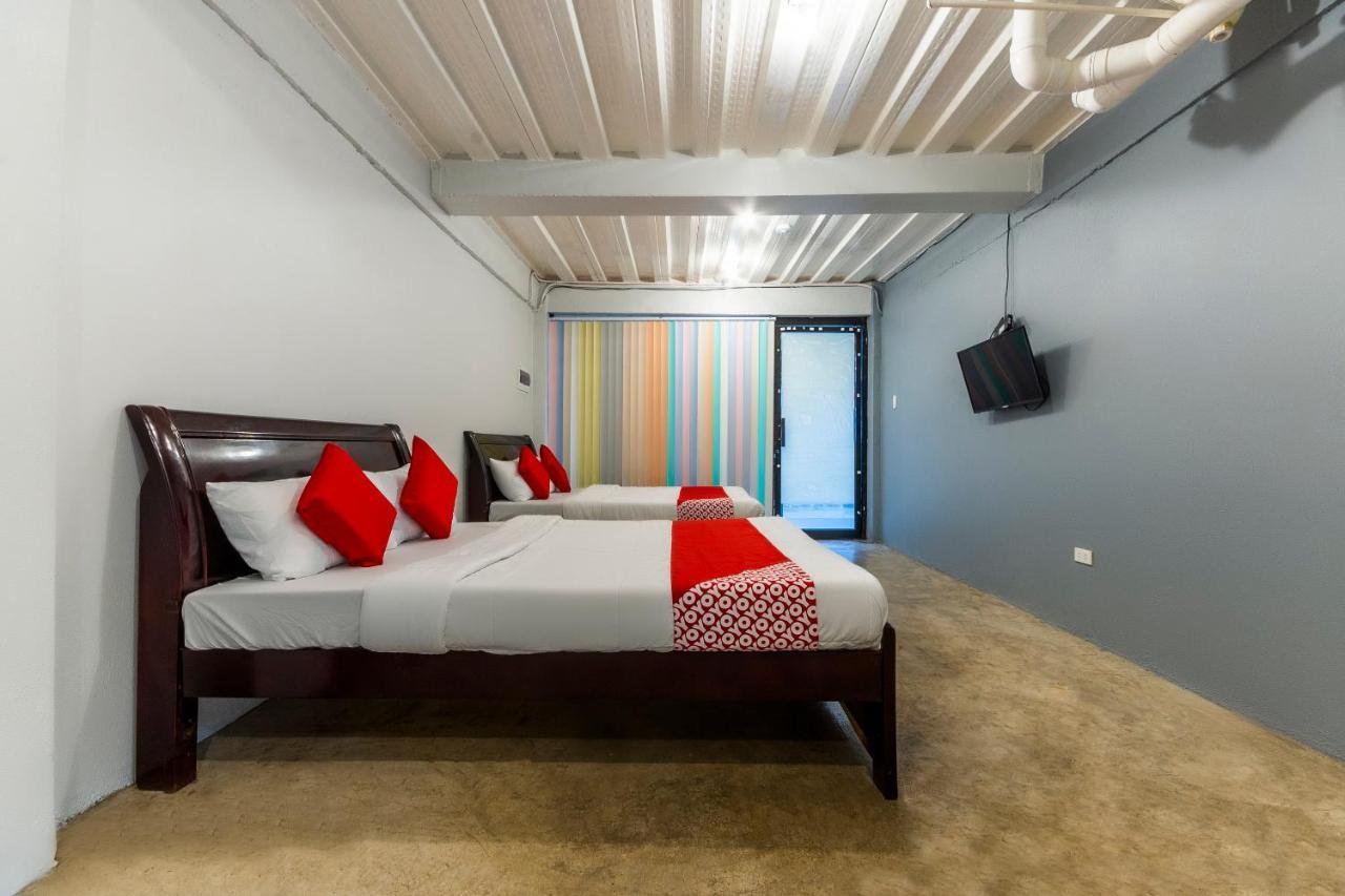 Vaccinated Staff - Oyo 476 Hedda Hotel Cebu Εξωτερικό φωτογραφία